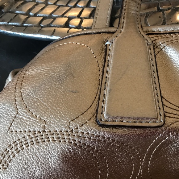 COACH GOLD KISS LOCK SHOULDER BAG - Picture 14 of 15